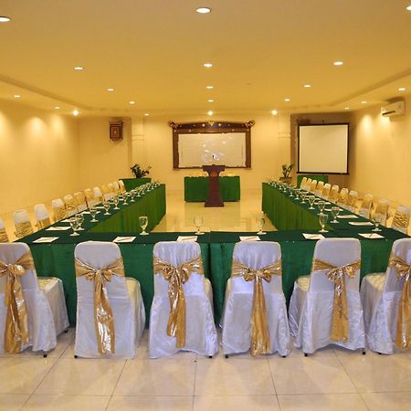 Hotel Grand Rosela Yogyakarta Exteriör bild