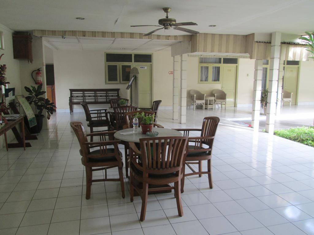 Hotel Grand Rosela Yogyakarta Exteriör bild