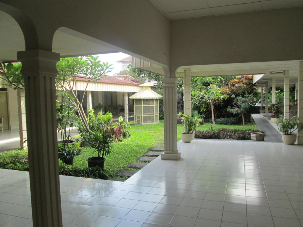 Hotel Grand Rosela Yogyakarta Exteriör bild