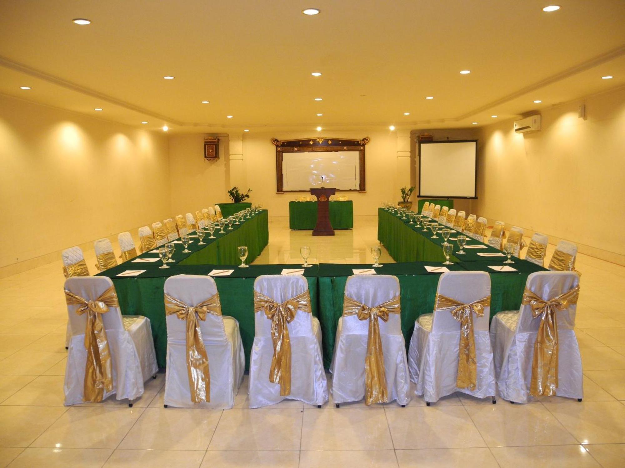 Hotel Grand Rosela Yogyakarta Exteriör bild