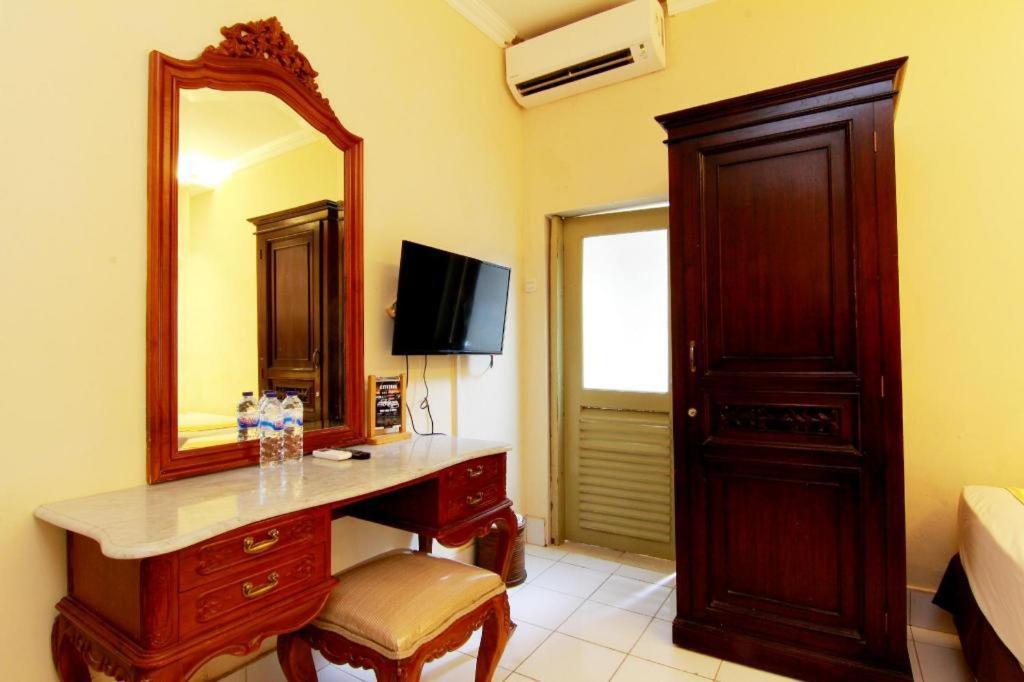 Hotel Grand Rosela Yogyakarta Exteriör bild