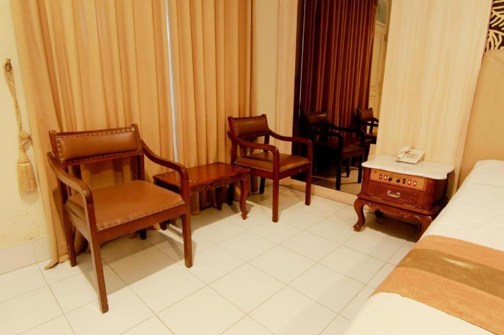 Hotel Grand Rosela Yogyakarta Exteriör bild