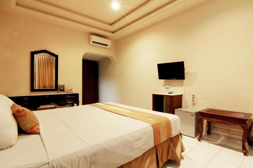 Hotel Grand Rosela Yogyakarta Exteriör bild