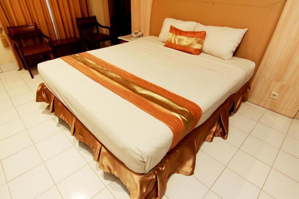 Hotel Grand Rosela Yogyakarta Exteriör bild
