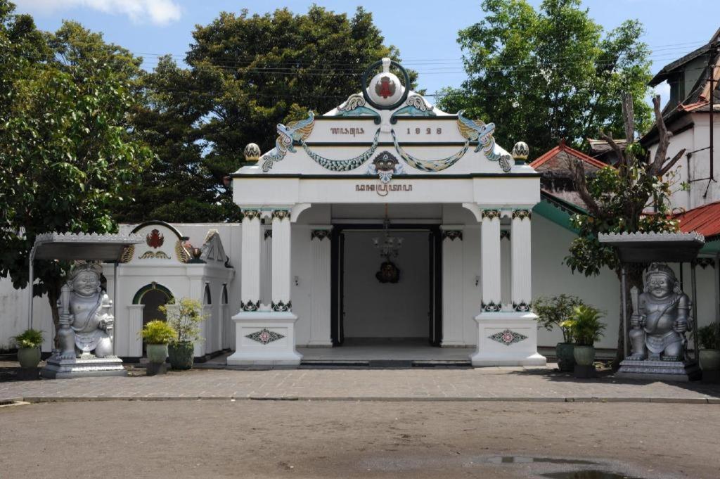 Hotel Grand Rosela Yogyakarta Exteriör bild