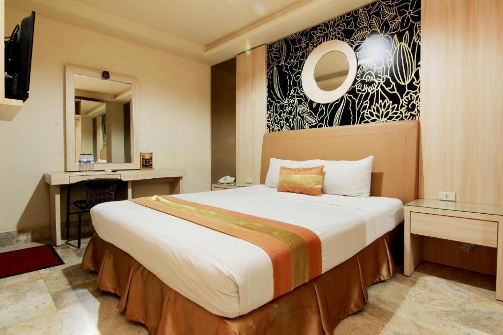 Hotel Grand Rosela Yogyakarta Exteriör bild