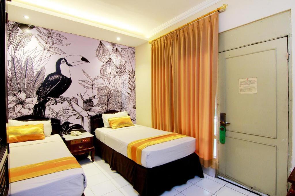 Hotel Grand Rosela Yogyakarta Exteriör bild