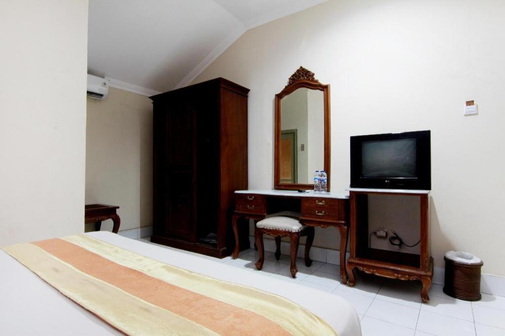Hotel Grand Rosela Yogyakarta Exteriör bild