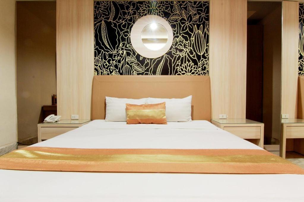 Hotel Grand Rosela Yogyakarta Exteriör bild