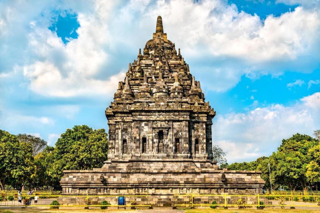 Hotel Grand Rosela Yogyakarta Exteriör bild