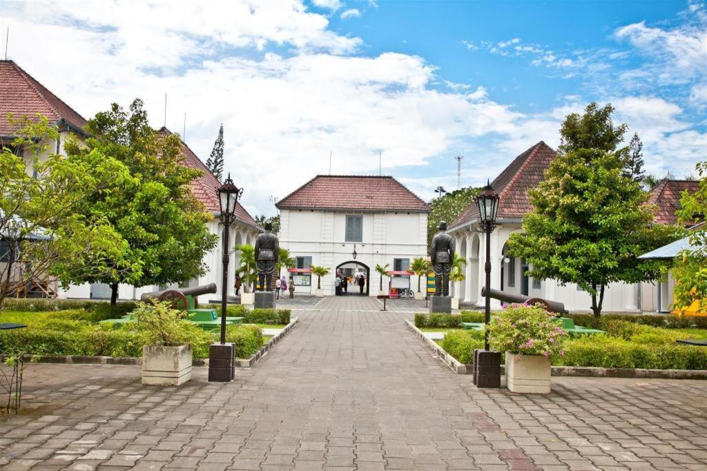 Hotel Grand Rosela Yogyakarta Exteriör bild