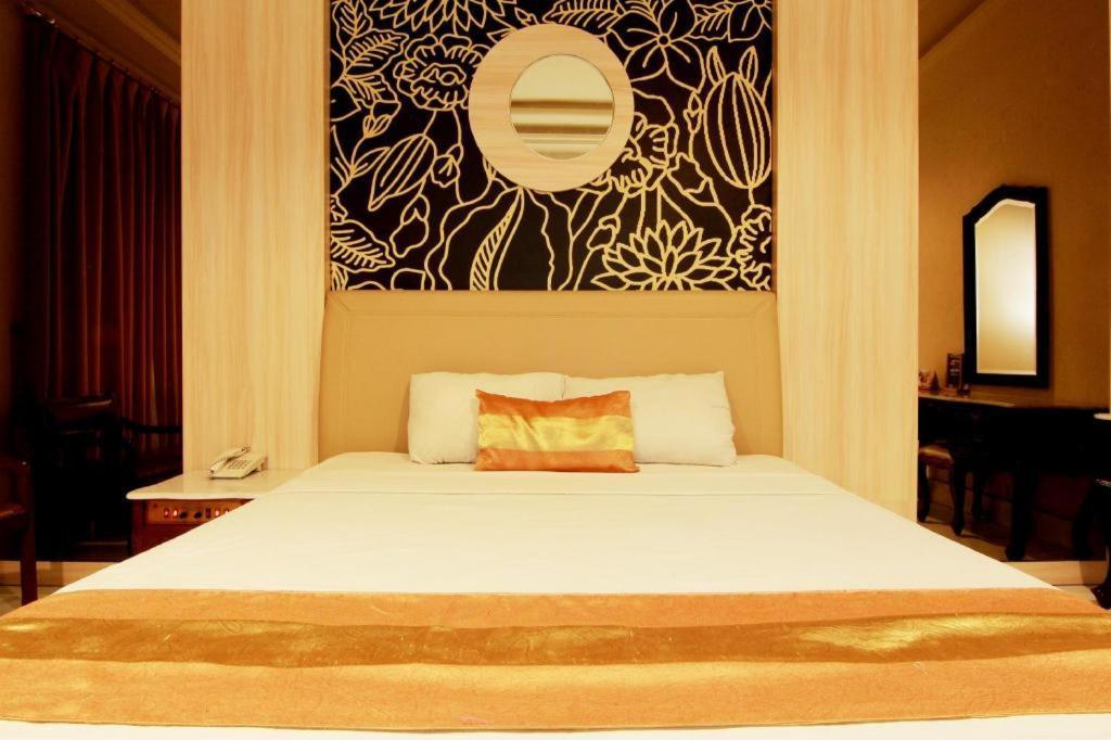 Hotel Grand Rosela Yogyakarta Exteriör bild
