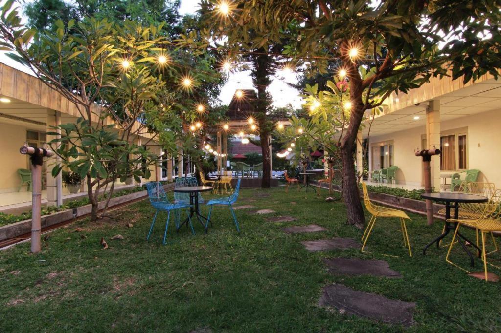 Hotel Grand Rosela Yogyakarta Exteriör bild