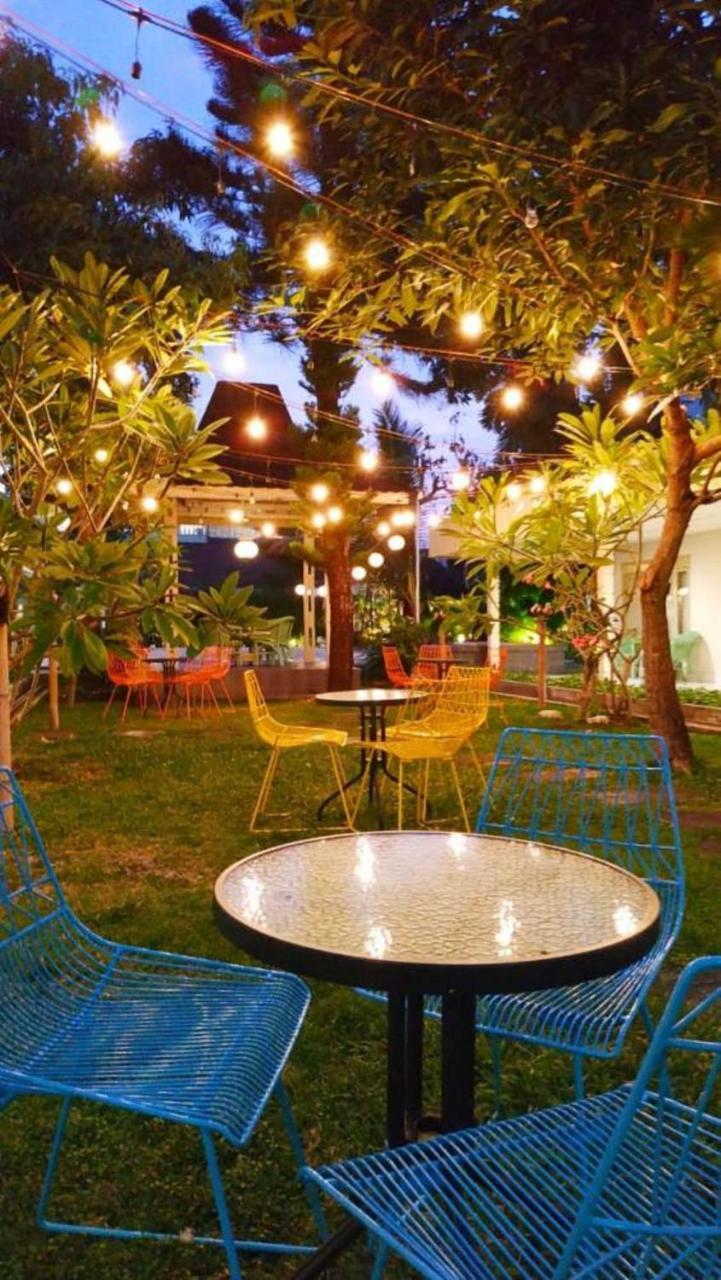 Hotel Grand Rosela Yogyakarta Exteriör bild