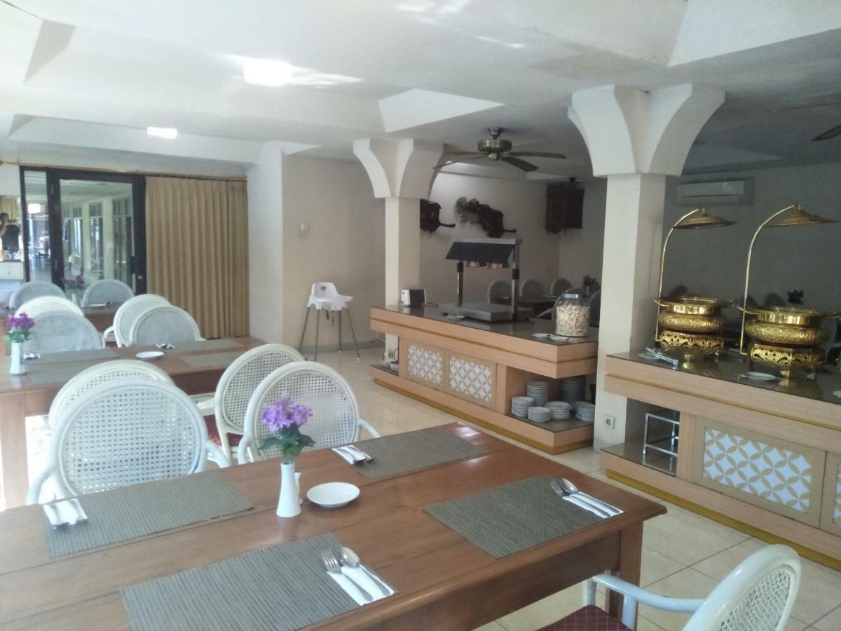 Hotel Grand Rosela Yogyakarta Exteriör bild