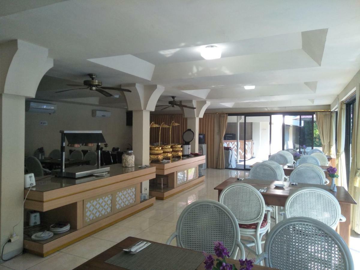 Hotel Grand Rosela Yogyakarta Exteriör bild