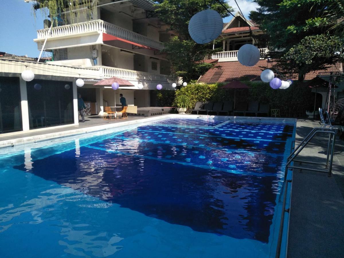 Hotel Grand Rosela Yogyakarta Exteriör bild
