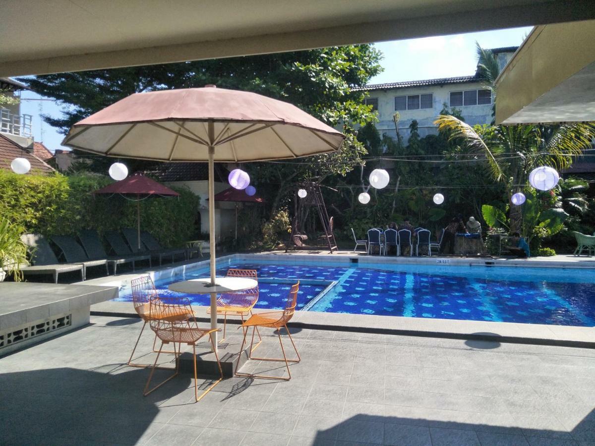 Hotel Grand Rosela Yogyakarta Exteriör bild