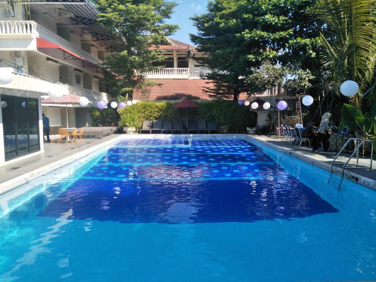 Hotel Grand Rosela Yogyakarta Exteriör bild