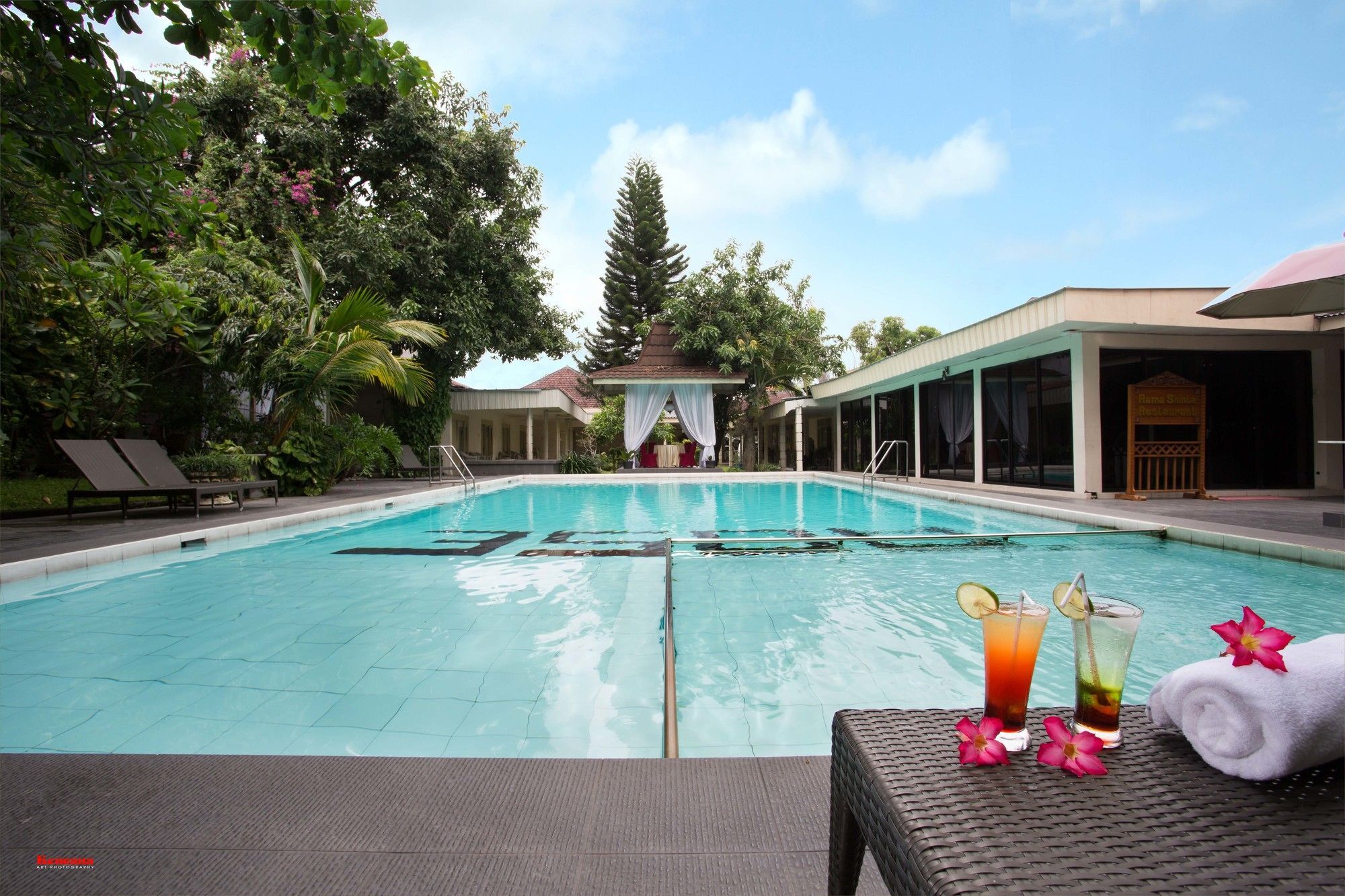 Hotel Grand Rosela Yogyakarta Exteriör bild