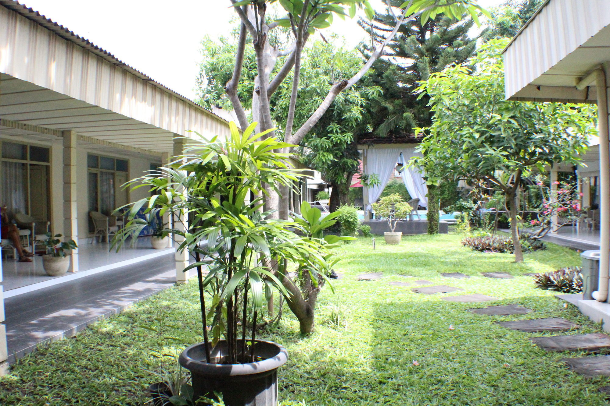 Hotel Grand Rosela Yogyakarta Exteriör bild